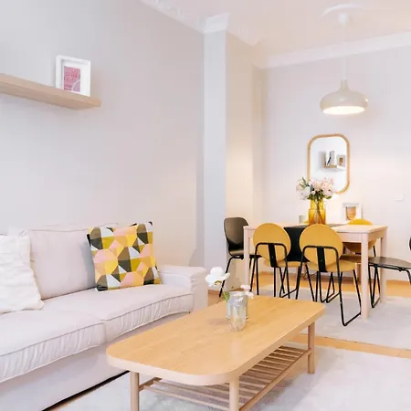 Flat W Balcony Near Vibrant Istiklal 公寓