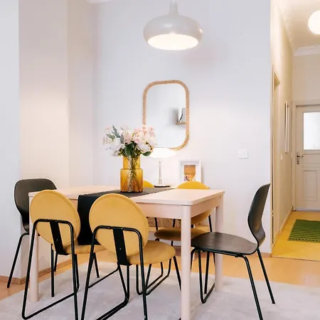 Flat W Balcony Near Vibrant Istiklal