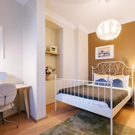 Flat W Balcony Near Vibrant Istiklal Daire İstanbul