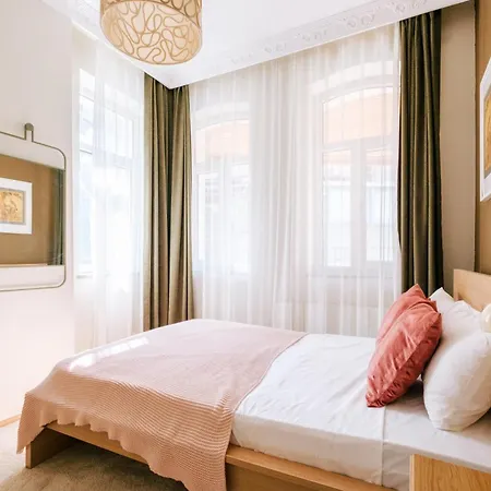 Flat W Balcony Near Vibrant Istiklal * İstanbul