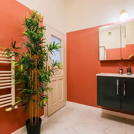 Flat W Balcony Near Vibrant Istiklal