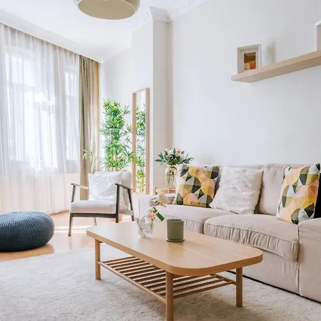 Flat W Balcony Near Vibrant Istiklal * İstanbul