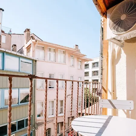 Flat W Balcony Near Vibrant Istiklal