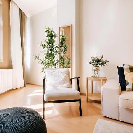 Apartment Flat W Balcony Near Vibrant Istiklal *